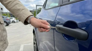 comment ouvrir voiture renault avec clé de secours